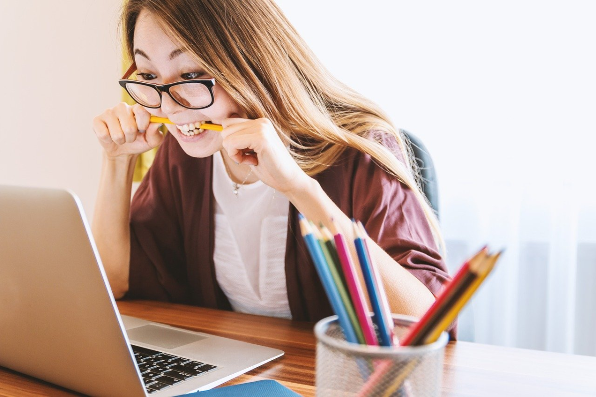 online adóelőleg nyilatkozat - A munkavállalók év elei fontos teendője, hogy adóelőleg nyilatkozatot adjanak munkáltatójuknak, ha év közben valamilyen kedvezményt szeretnének érvényesíteni a magasabb nettó fizetés érdekében. 2020-tól ezt online is meg lehet tenni.